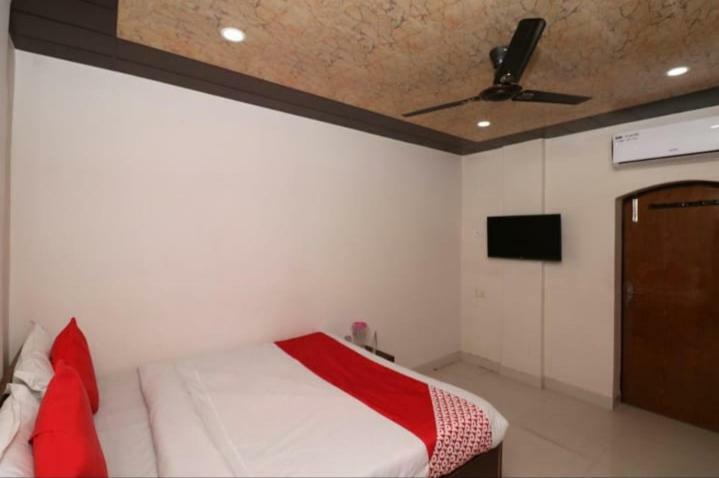 Hotel R D Palace Varanasi Exterior photo