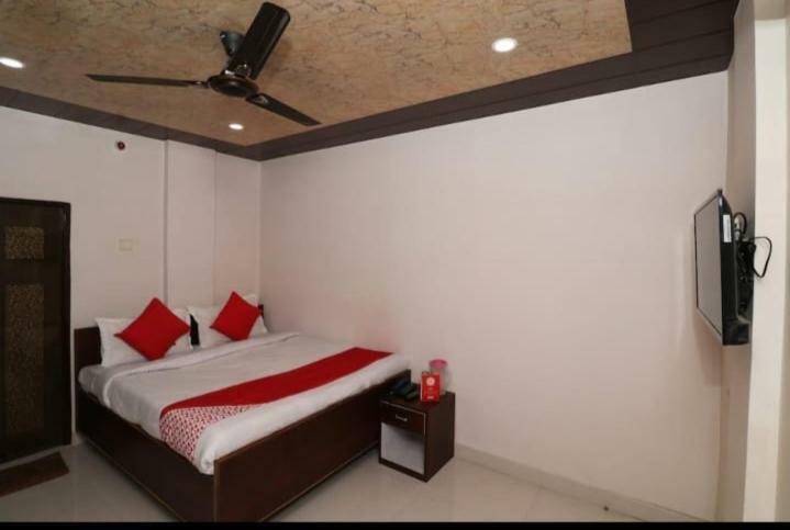 Hotel R D Palace Varanasi Exterior photo