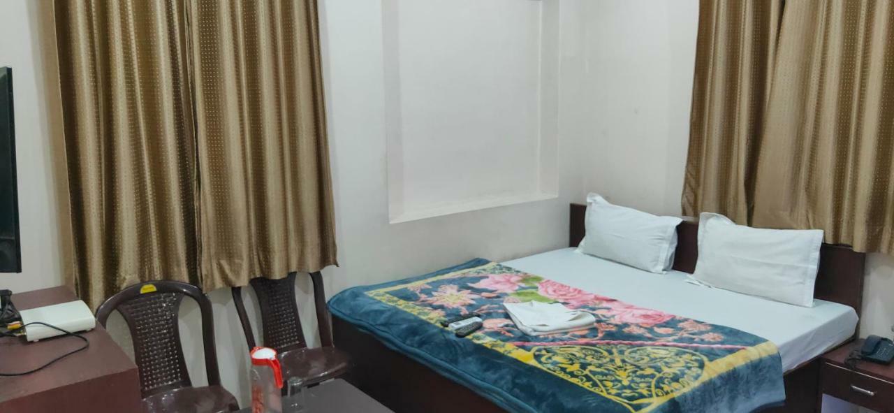 Hotel R D Palace Varanasi Exterior photo